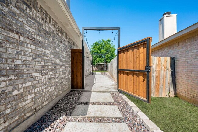 Building Photo - Charming Modern Home with Chef’s Kitchen & Spacious Outdoor Living