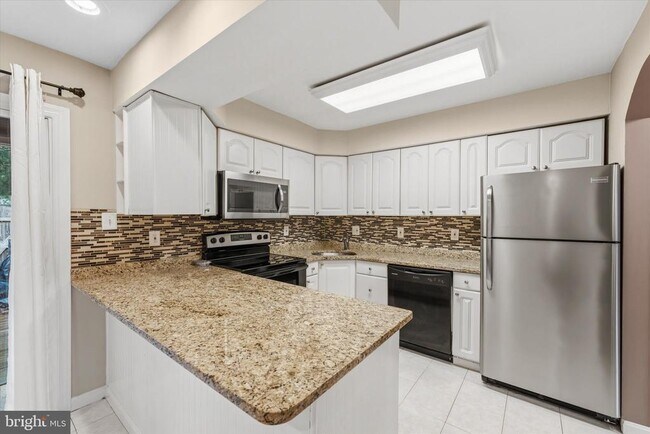 Building Photo - 129 N Duke Dr