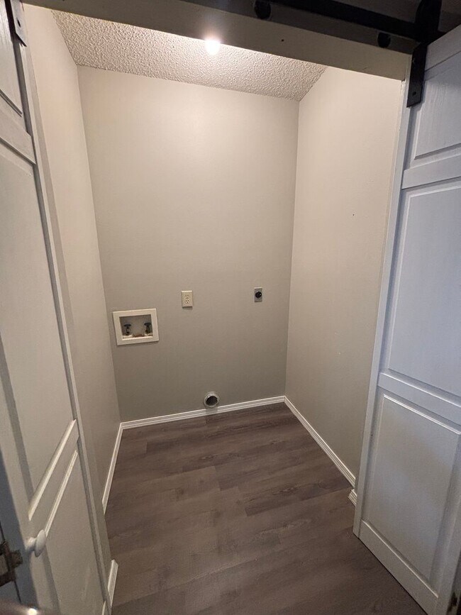 Building Photo - 3322 N Detroit Ave