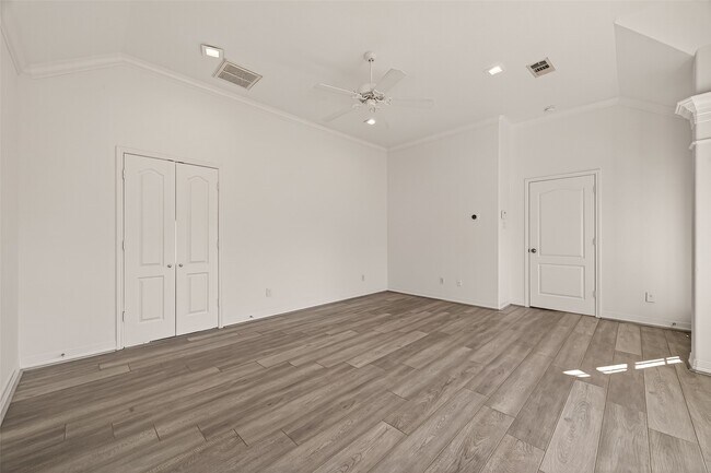 Building Photo - 5217 Blossom St