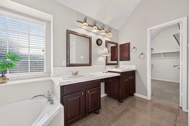 Building Photo - 1514 Coyote Hills Ln