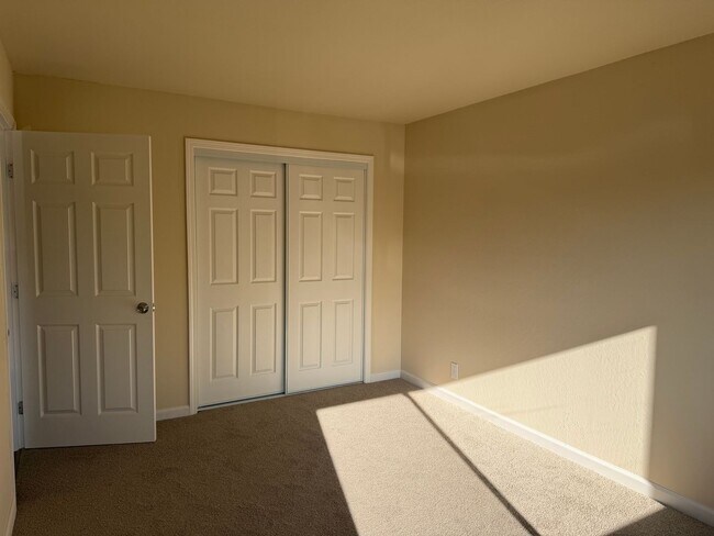 Building Photo - Kent/Pal