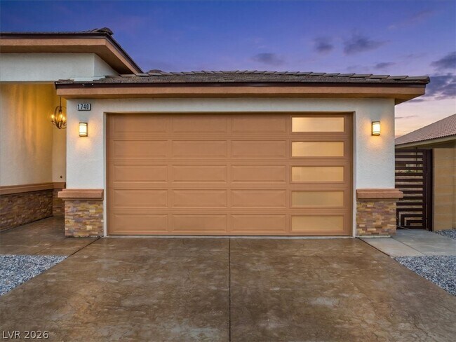 Building Photo - 1740 Jerome Ln