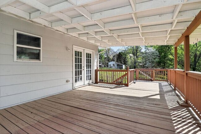 Building Photo - Updated 3BD/2BA Ranch in Lowell, NC!