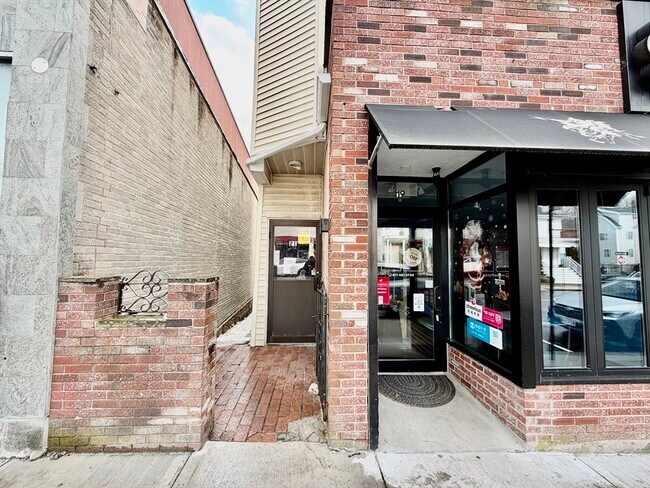 Building Photo - 21 Billings Rd