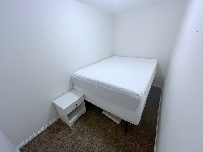 Building Photo - 8781 Jefferson Dr