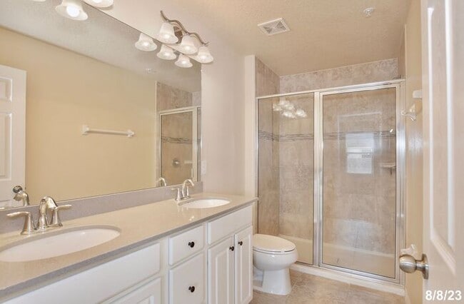 Building Photo - Beautifully Appointment 3/2.5 Modern Townh...