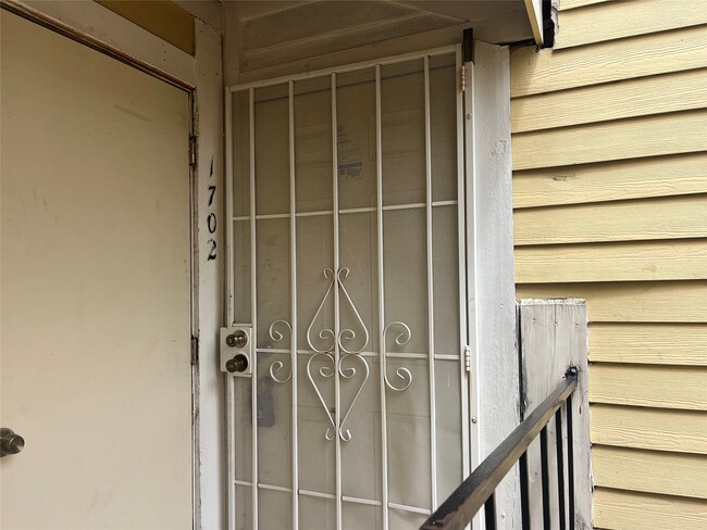 Building Photo - 8405 Wilcrest Dr