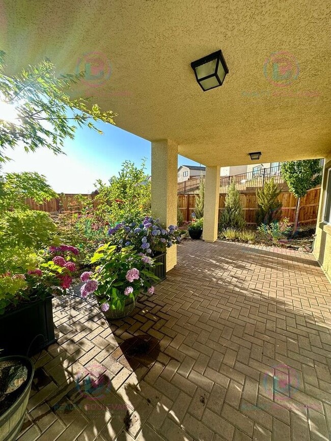 Building Photo - **1/2 Month Free!!** Modern 3-Story Home w...