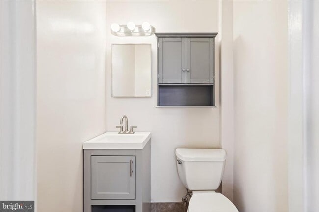 Building Photo - 5909 Quantrell Ave