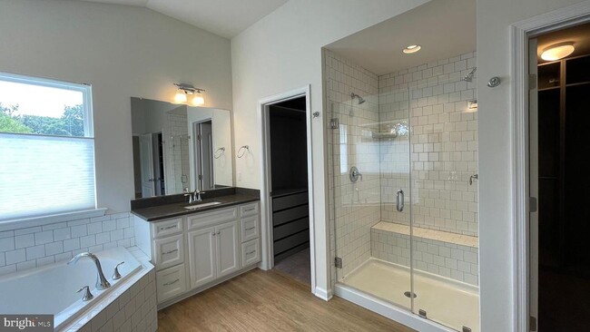 Building Photo - 38 Sutter Dr