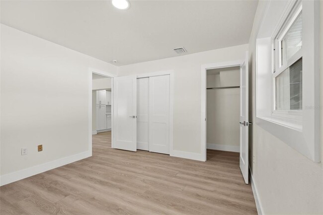 Building Photo - 2352 Lorena Ln