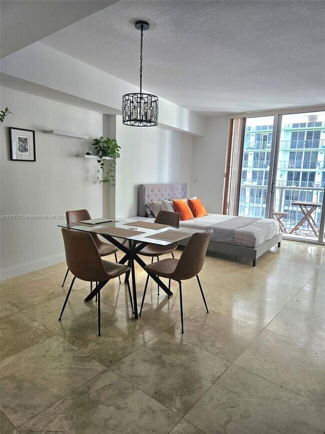 Building Photo - 1750 N Bayshore Dr