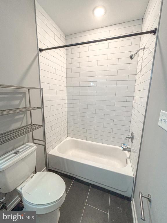 Building Photo - 2426 Jasper St