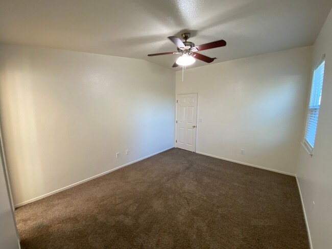 Building Photo - Lovely NW Visalia home for Rent available ...