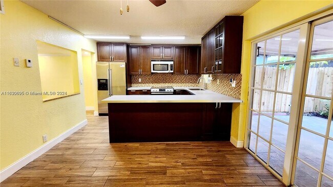 Building Photo - 6516 SW 41st Ct