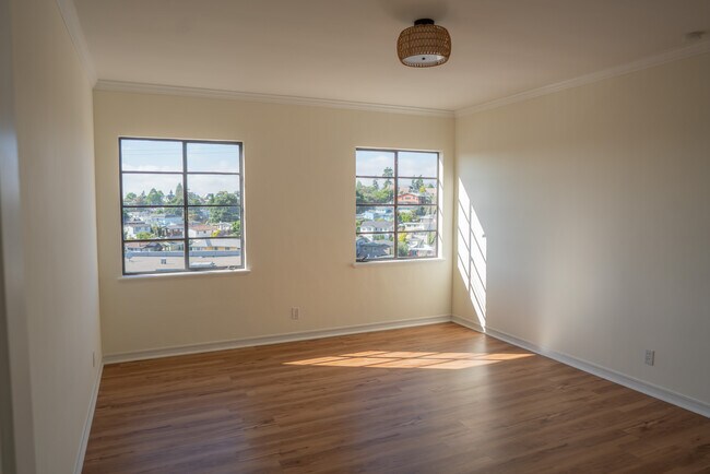 Building Photo - 2403 7th Ave