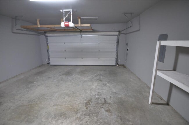 Building Photo - 10612 Harwood Overlook Cove