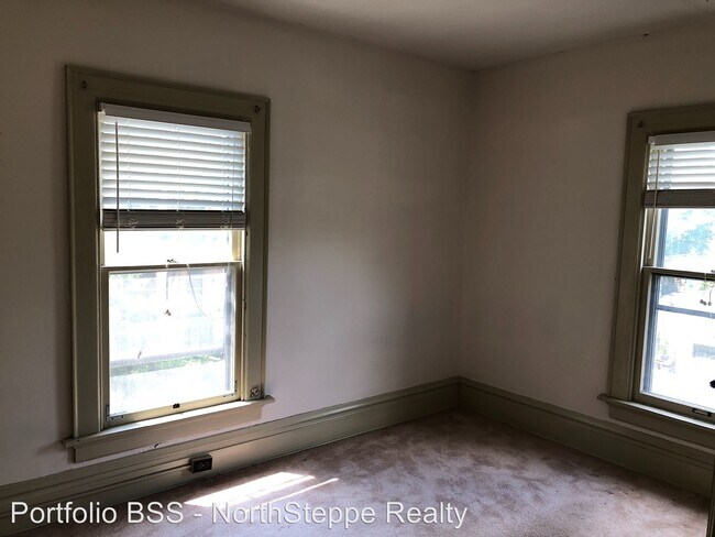 Building Photo - 4 br, 1.5 bath Apartment - 1069 Neil Ave