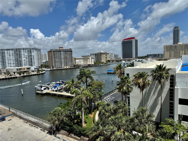 Building Photo - 1965 S Ocean Dr