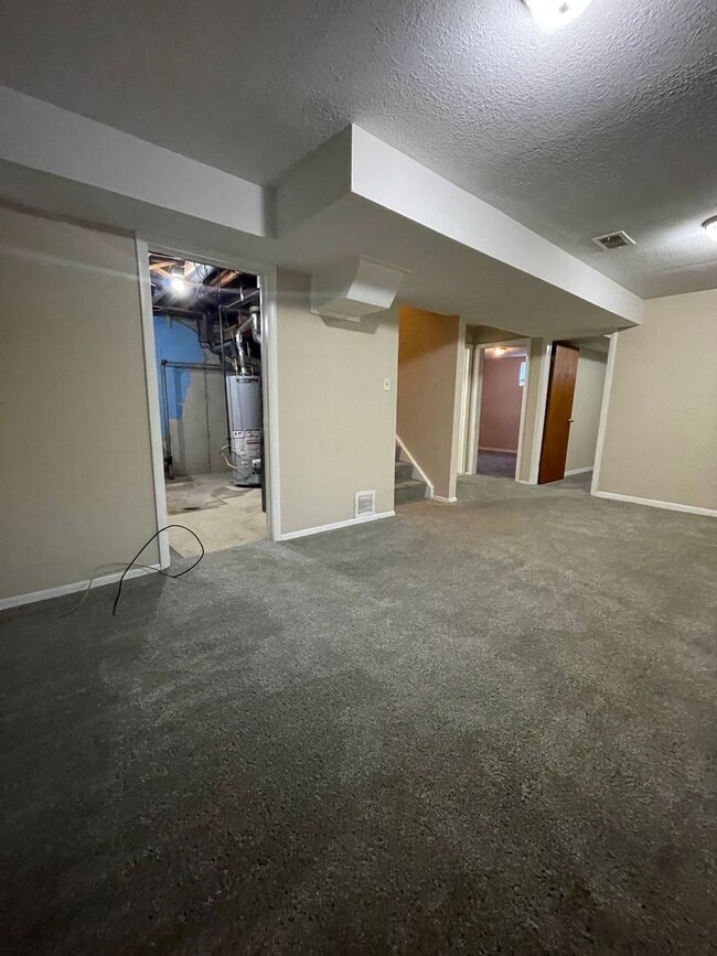 Building Photo - 4 Bed 2 Bath Ranch style Home Available Oc...
