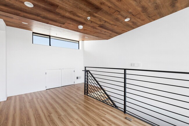 Building Photo - 10839 Kling St