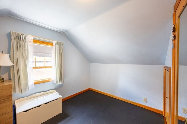 Building Photo - Charming 3-Bedroom Home on a Quiet Street ...