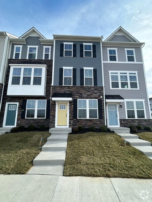 Building Photo - 4541 Briarhaven Dr