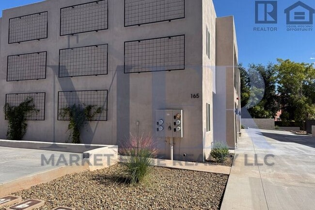 Building Photo - 3Bed/2.5Bath House in Sedona! Ready for Im...