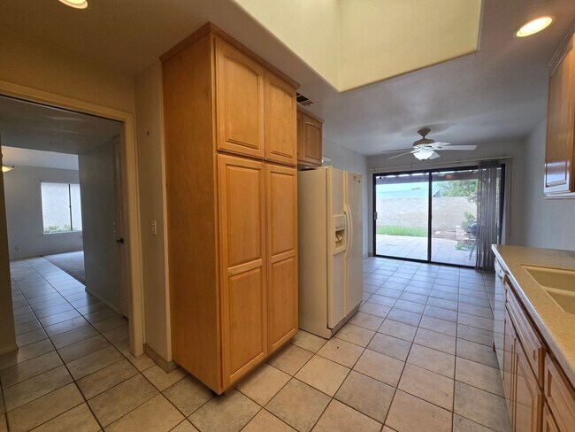 Building Photo - Updated Single level condo in Villa Victoria Available for rent