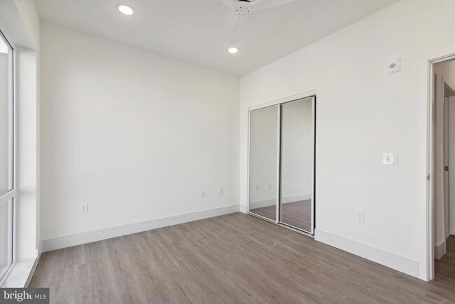 Building Photo - 1221 E Fletcher St