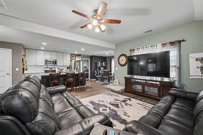 Building Photo - 20815 Acorn Valley Dr