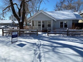 Building Photo - Comfortable Rancher on the West side!