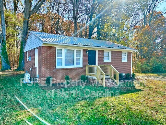 Building Photo - 504A Moore Dr