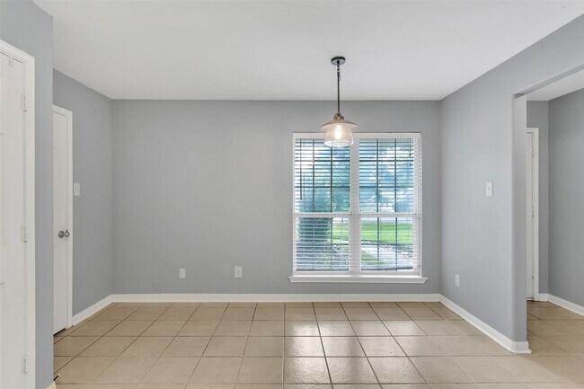 Building Photo - 223 Fantasy Ln