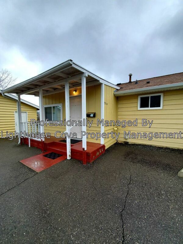 Wonderful remodeled duplex in East Bremerton 2531 Stephenson Ave