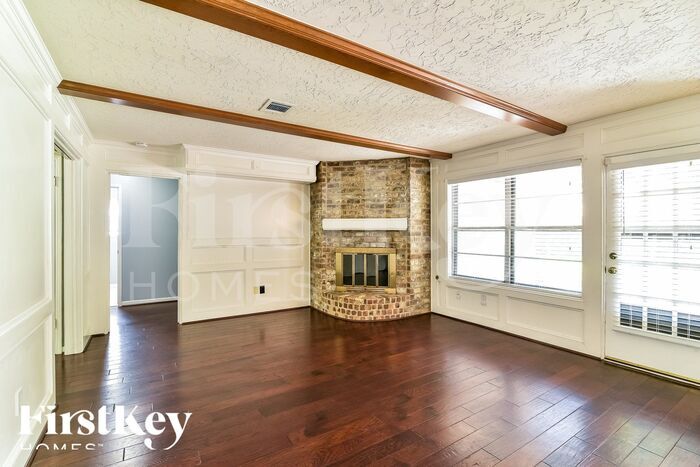 Building Photo - 11715 Parkriver Dr