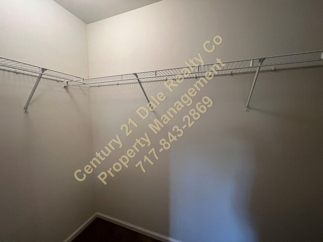 Building Photo - Beautiful 3 BR, 2.5 Bath home in Woodcrest Hills Condo located in Central York School District