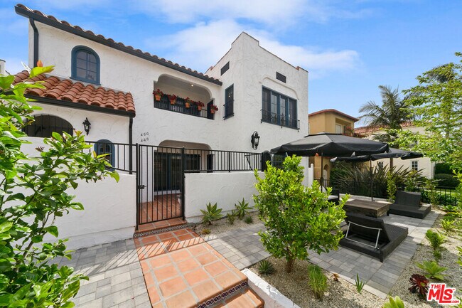 Building Photo - 458 N Sierra Bonita Ave