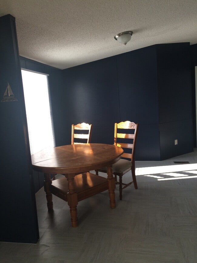 Building Photo - 1331 Ponderosa Ave NW