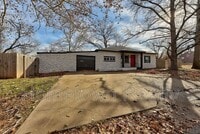 Building Photo - 1103 N Louisa Ave