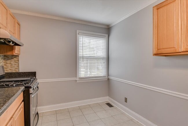 Building Photo - 2406 Sparks Rd