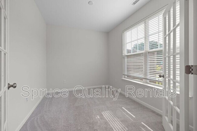 Building Photo - 1268 Commack Dr