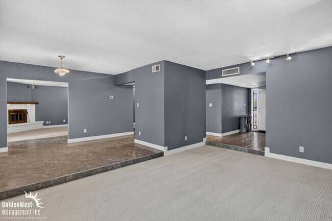 Building Photo - Beautifully Updated 4Bdm 2Ba Home with Den in Chandler!