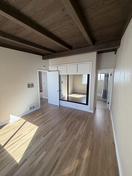 Building Photo - 221 Marine Ave