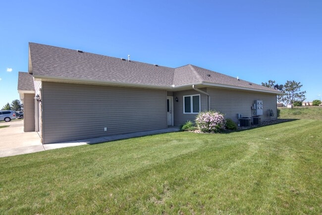 Building Photo - 2 Bedroom Town Home