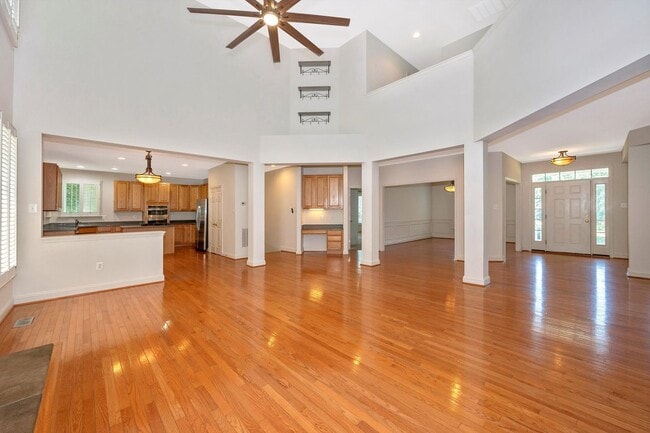 Building Photo - *Open House* 6/20 12-1 PM *