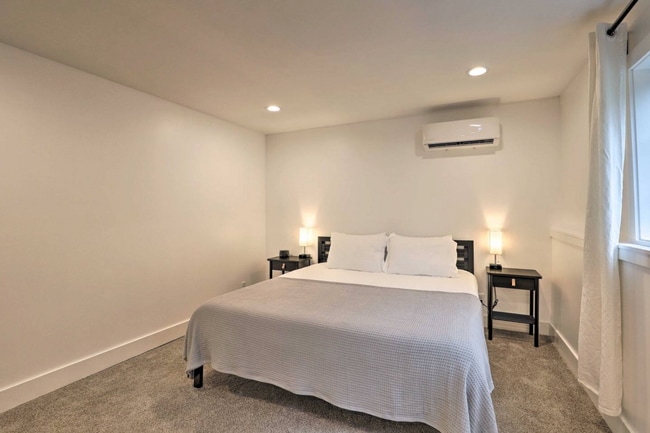 Building Photo - Black Mountain Furnished Lower Level Apart...