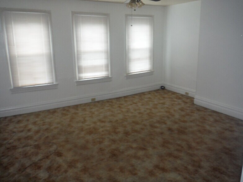Building Photo - 121 23rd St