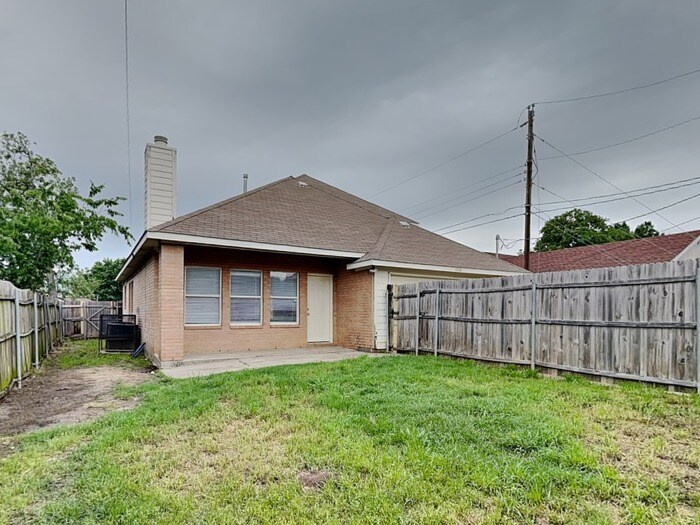 Building Photo - 2208 Rodney Ln